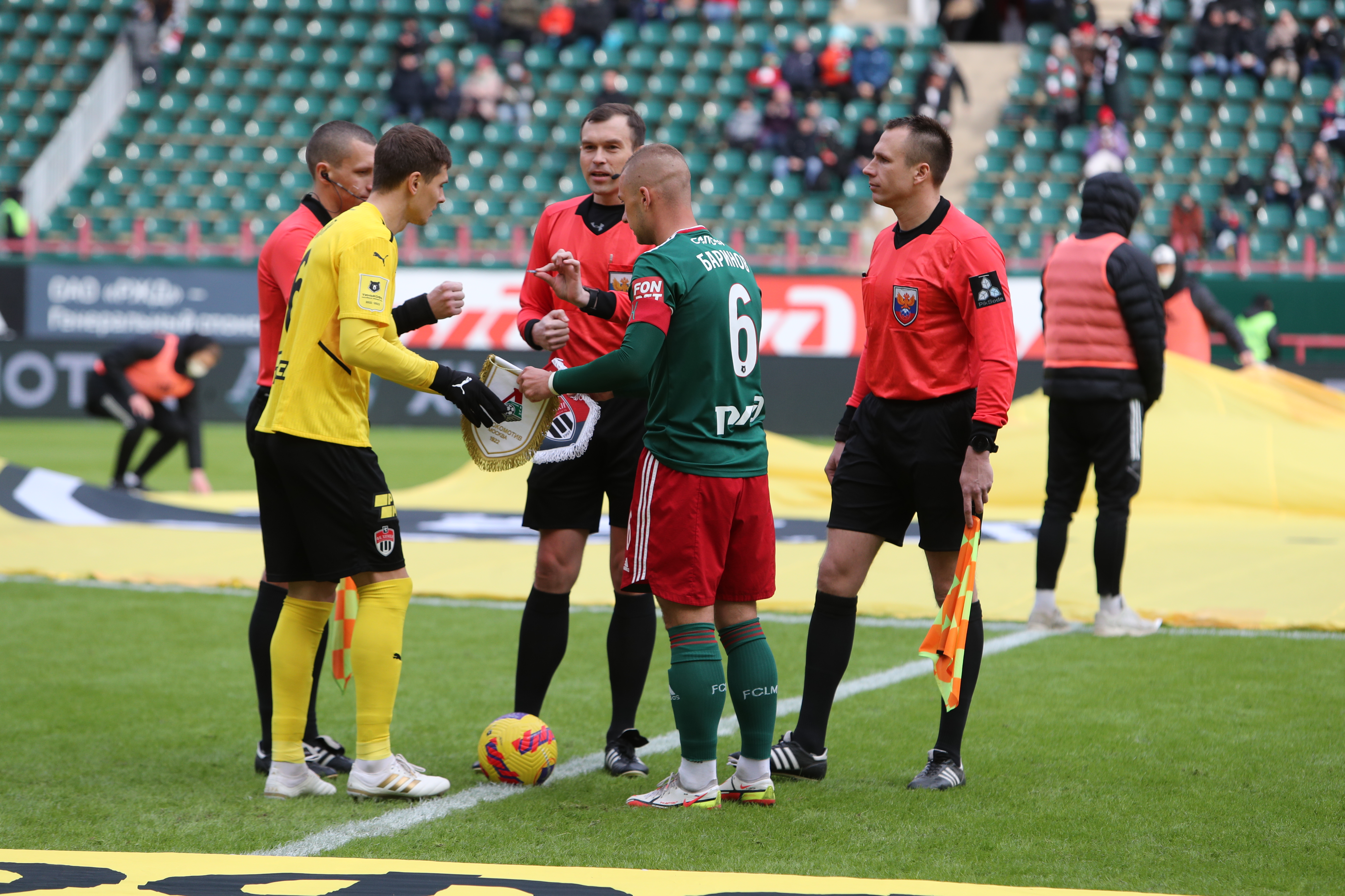 локомотив химки 2008. красный локомотив. педриньо локомотив химки. голы в футболе. фк химки 2022.