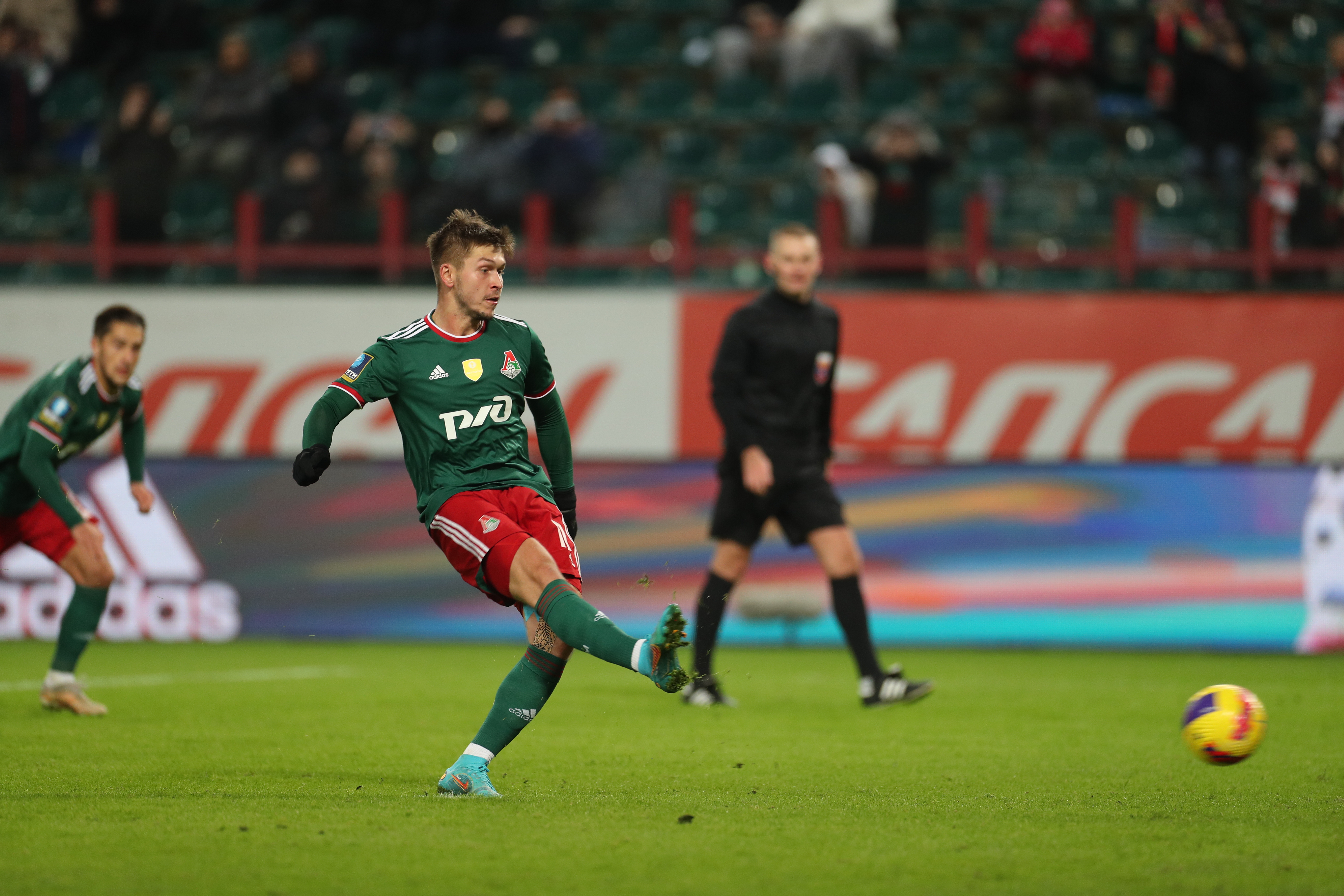 Русские футболисты. Счет игры спартака с енисеем. Локомотив енисей. Марадишвили локомотив. Спартак москва - енисей.