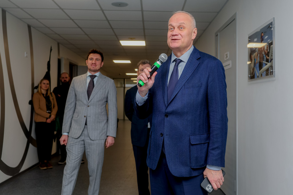 Юрий Нагорных на церемонии открытия медцентра.JPG Юрий Нагорных на церемонии открытия медцентра.JPG