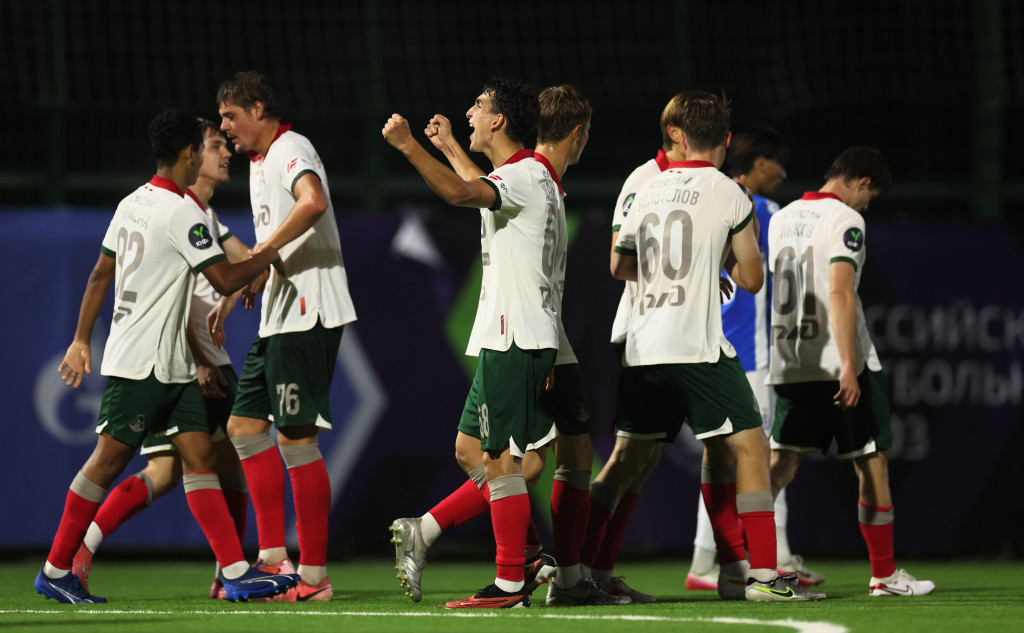 Данилов забил прямым ударом со штрафного.JPG