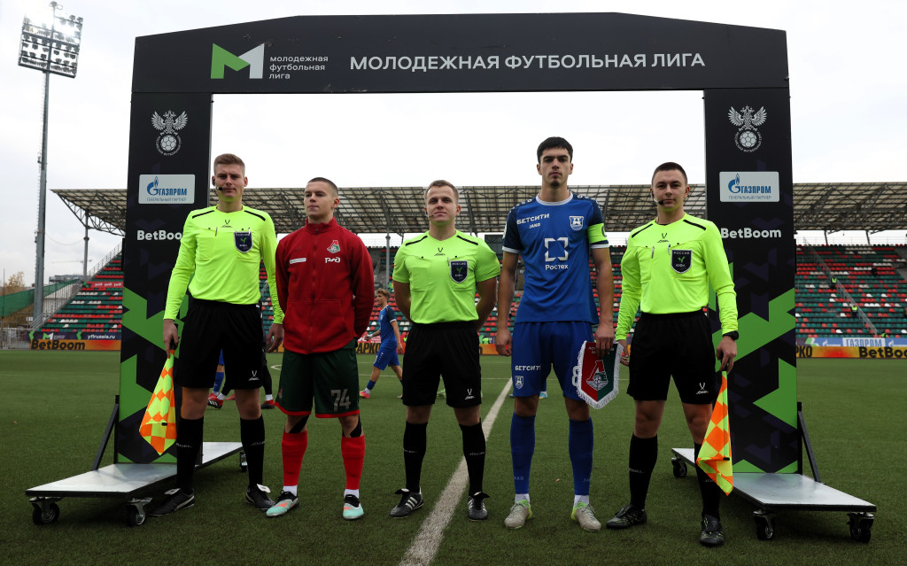 Построение молодёжек «Локо» и «Балтики».JPG