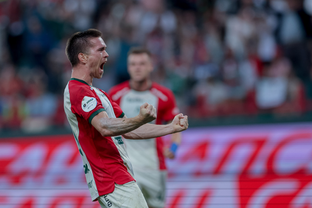 Руденко эмоционально празднует гол.jpg