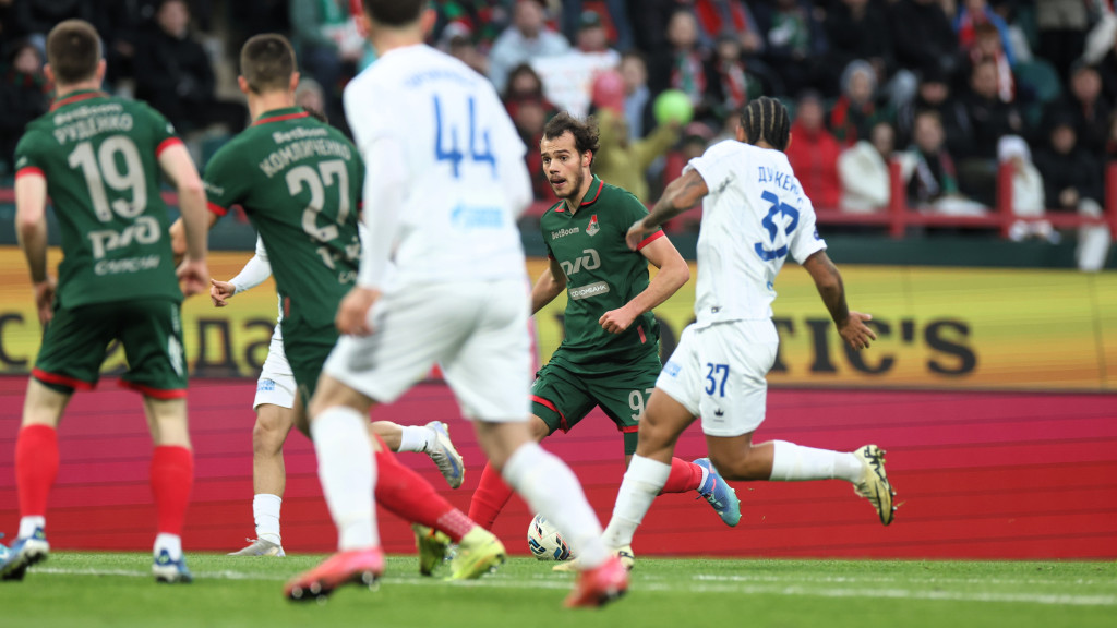 Карпукас создаёт голевой момент.JPG