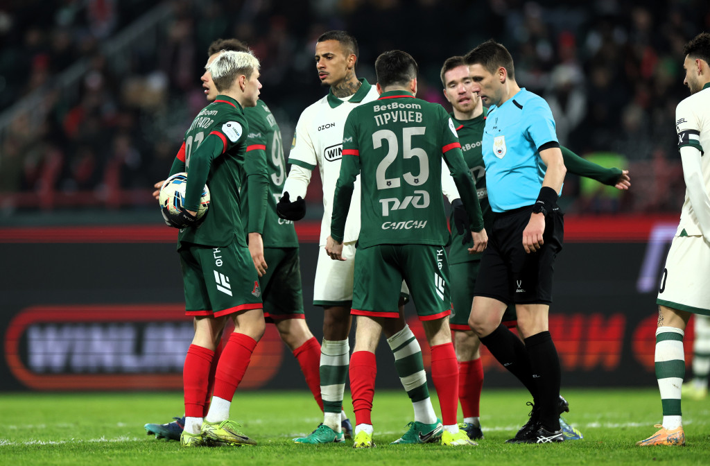 Общение с Егоровым по поводу неназначенного пенальти.JPG Общение с Егоровым по поводу неназначенного пенальти.JPG