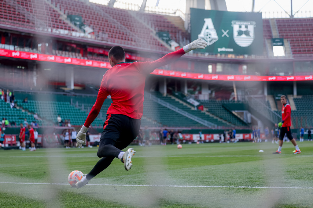 Лантратов Илья, имеющий опыт выступления за оба клуба.jpg Лантратов Илья.jpg