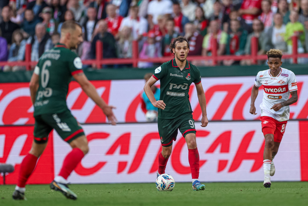 Карпукас в игре со «Спартаком».jpg Карпукас в игре со «Спартаком».jpg