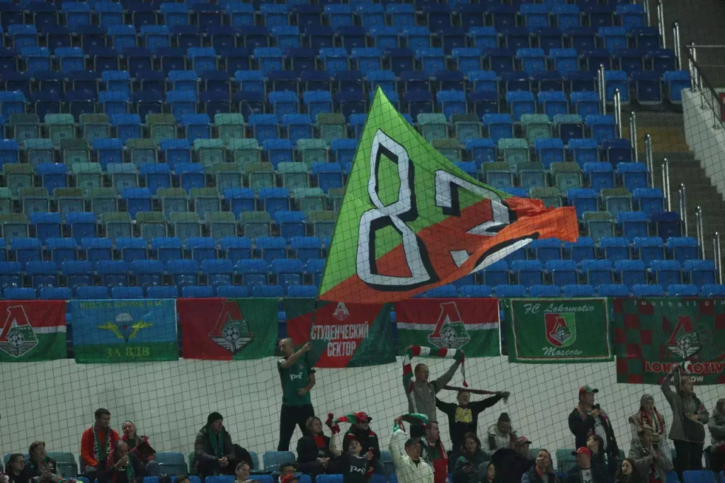 Наши болельщики.jpg Наши болельщики.jpg