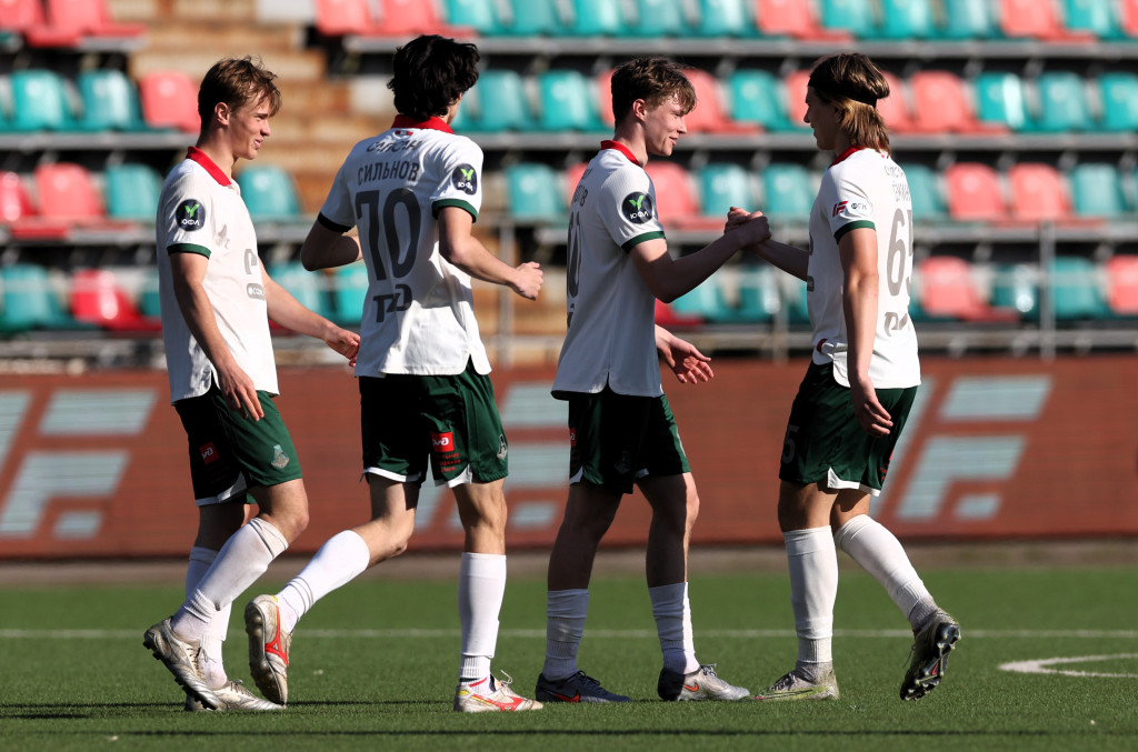 Шикарный дальний голевой удар Белотелова.JPG