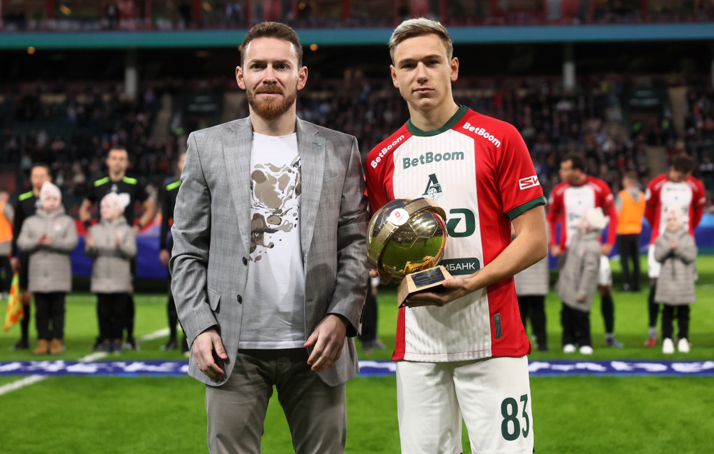 Батракову вручили награду СЭ за 2025 год.JPG