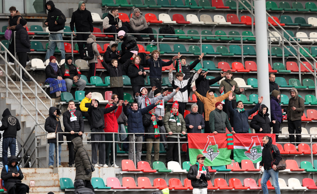 Болельщики молодёжки на игре против «Родины».JPG