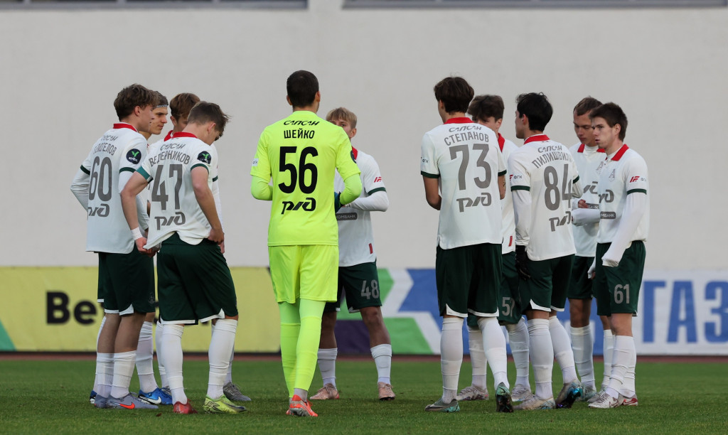 Перед матчем молодёжки в Нижнем Новгороде.JPG Перед матчем молодёжки в Нижнем Новгороде.JPG