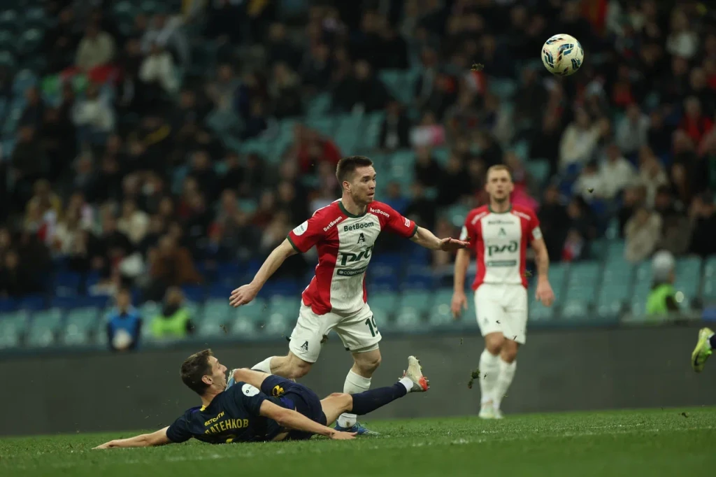 Руденко забивает свой первый гол.JPG Руденко забивает свой первый гол.JPG