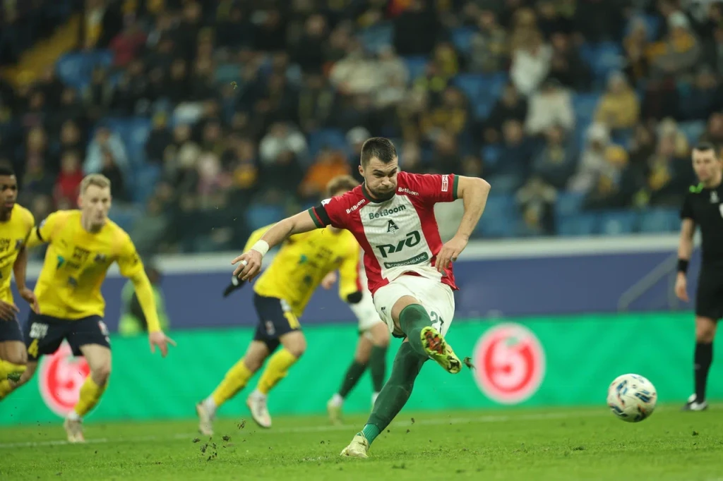 Пенальти в исполнении Комличенко.JPG Пенальти в исполнении Комличенко.JPG