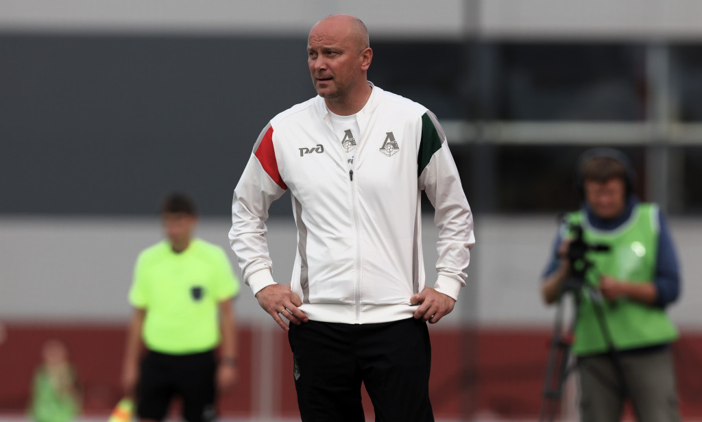 Хохлов на бровке.JPG Хохлов на бровке.JPG