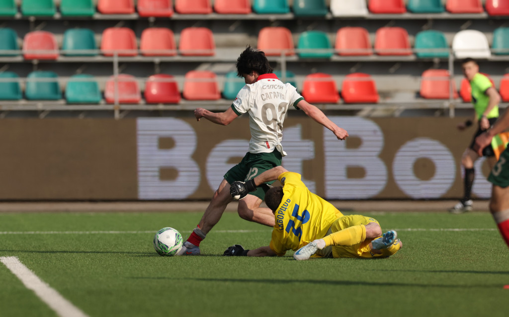 Сагария открывает счёт в матче. Дебютный гол Дениса за молодёжку.JPG