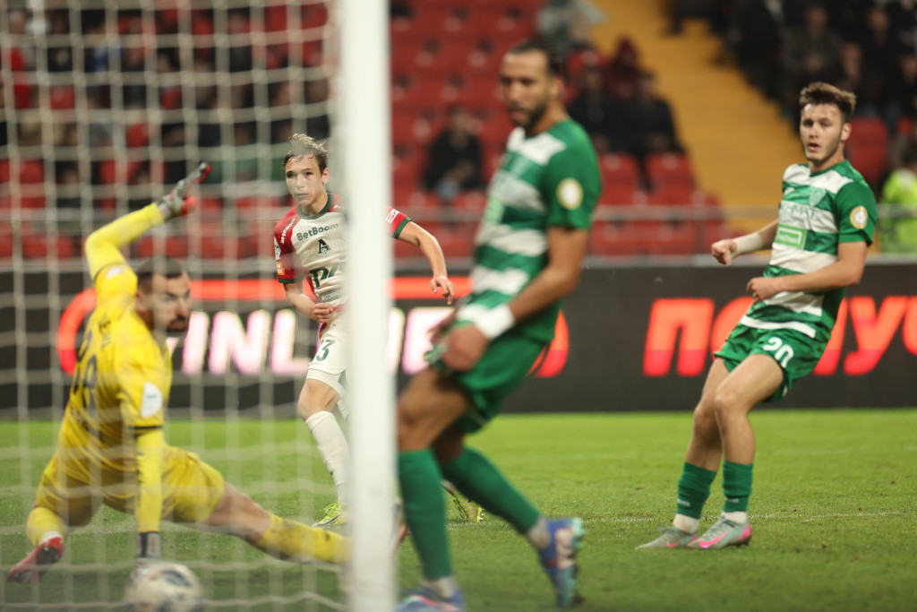 Батраков сравнивает счёт в матче против «Ахмата».JPG Батраков сравнивает счёт в матче против «Ахмата».JPG