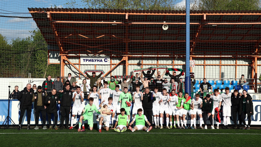 d_e_6PsWKVs copy.jpg