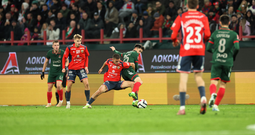 «Локомотив» — ЦСКА. Борьба за мяч.JPG «Локомотив» — ЦСКА. Борьба за мяч.JPG