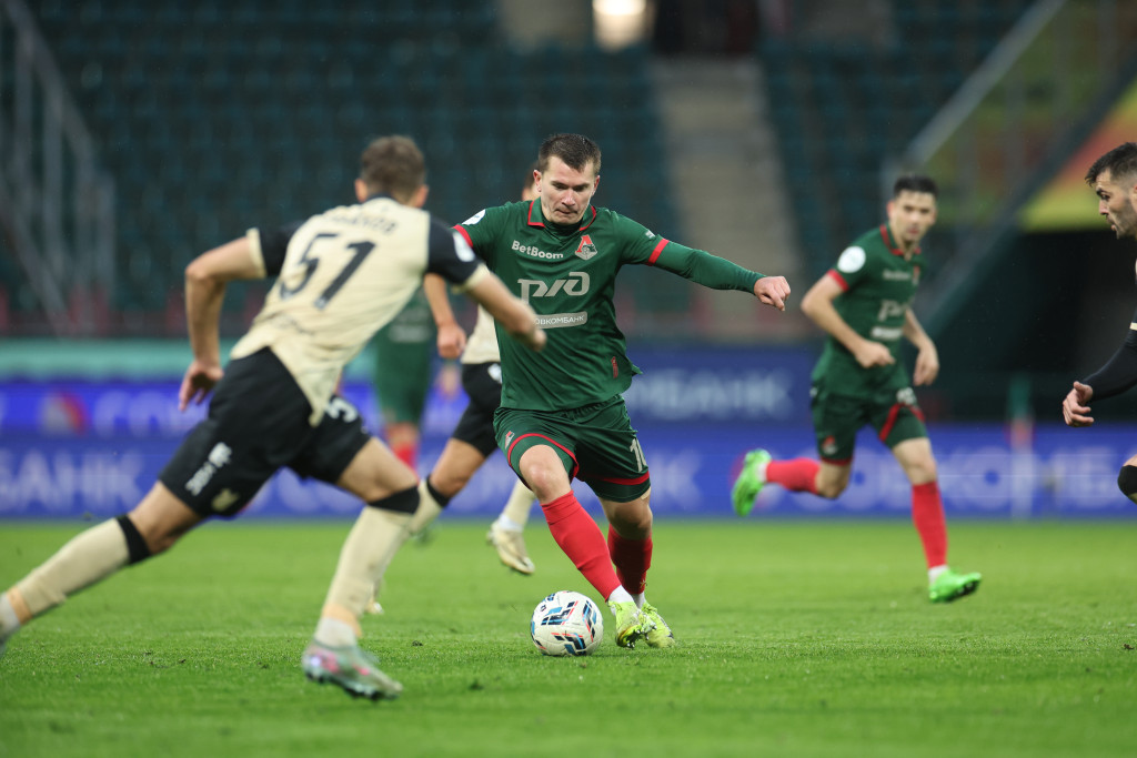 Воробьёв с мячом.JPG