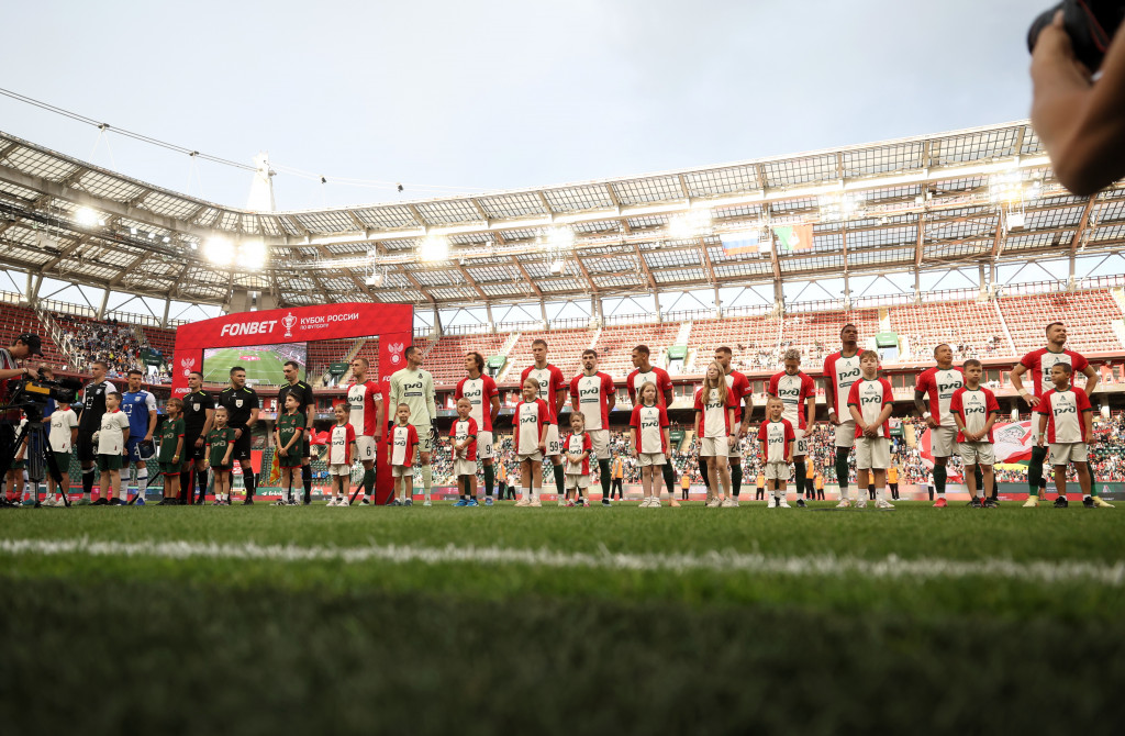 Построение перед кубковым матчем с «Балтикой».JPG