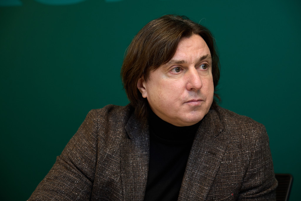 Дмитрий Ульянов на интервью.jpg Дмитрий Ульянов на интервью.jpg