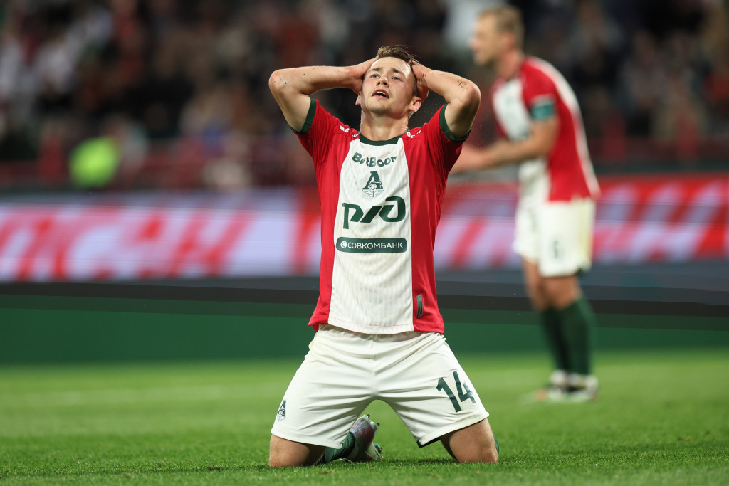 Салтыков упустил голевой шанс.JPG