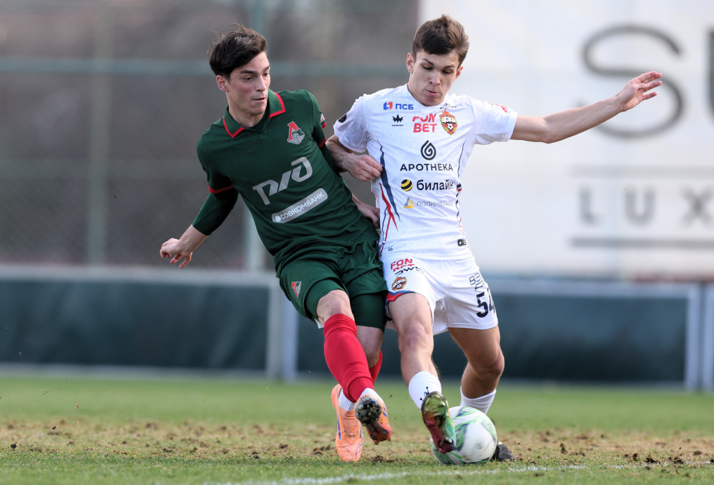 Пилишвили забивает мяч. Сборы-2026.JPG Пилишвили забивает мяч. Сборы-2026.JPG