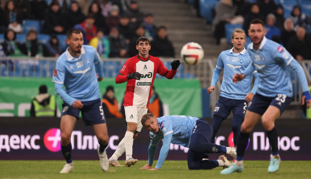 Удар Бакаева и добивание Батракова, но без гола.JPG