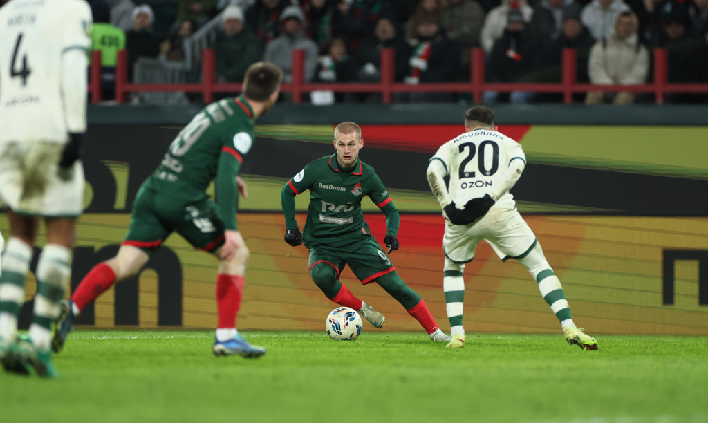 Пиняев вернулся на поле после длительного восстановления Пиняев вернулся на поле после длительного восстановления