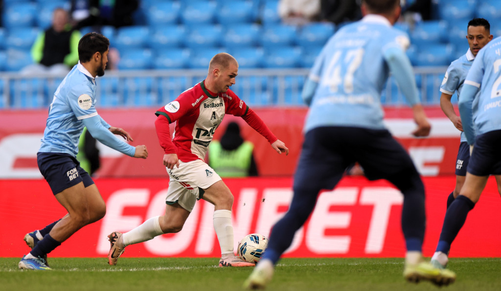 Сергей Пиняев в атаке на левом фланге.JPG