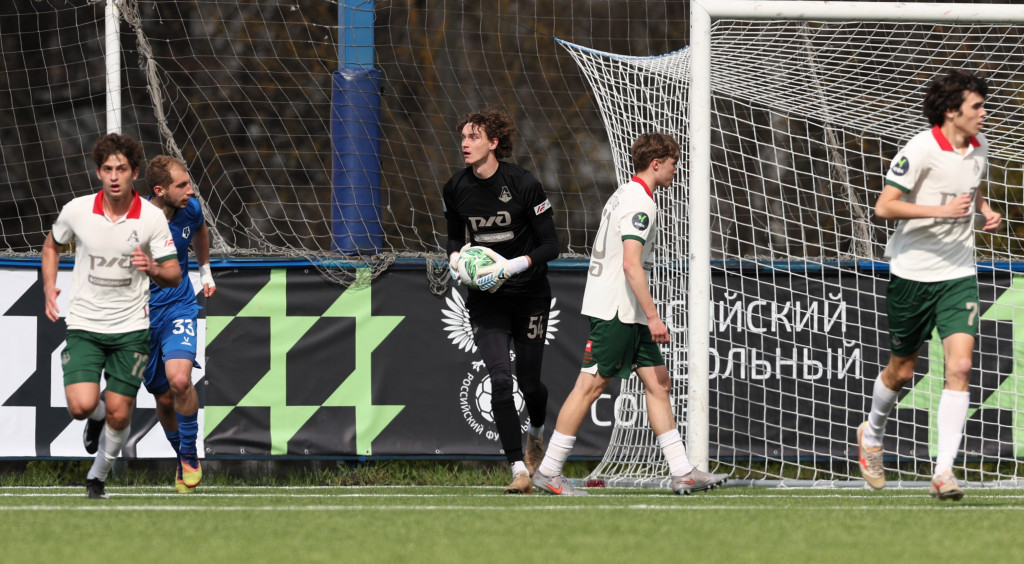 Копничев с мячом.JPG