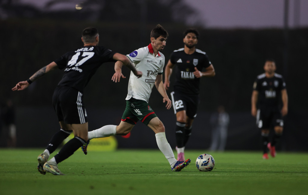 Бакаев показывает технику.JPG Бакаев показывает технику.JPG