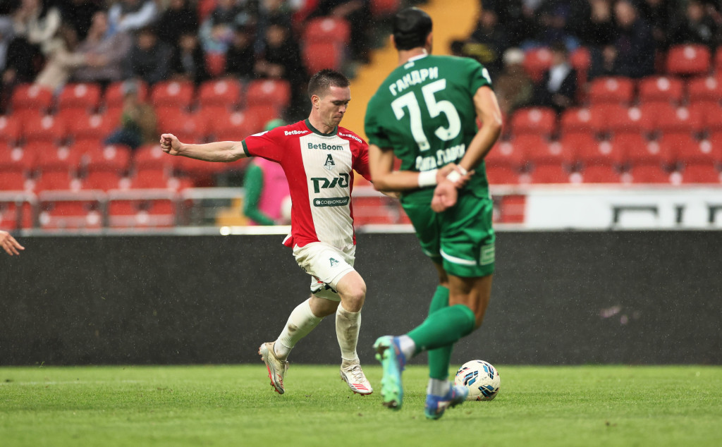 Руденко наносит удар по воротам.JPG Руденко наносит удар по воротам.JPG