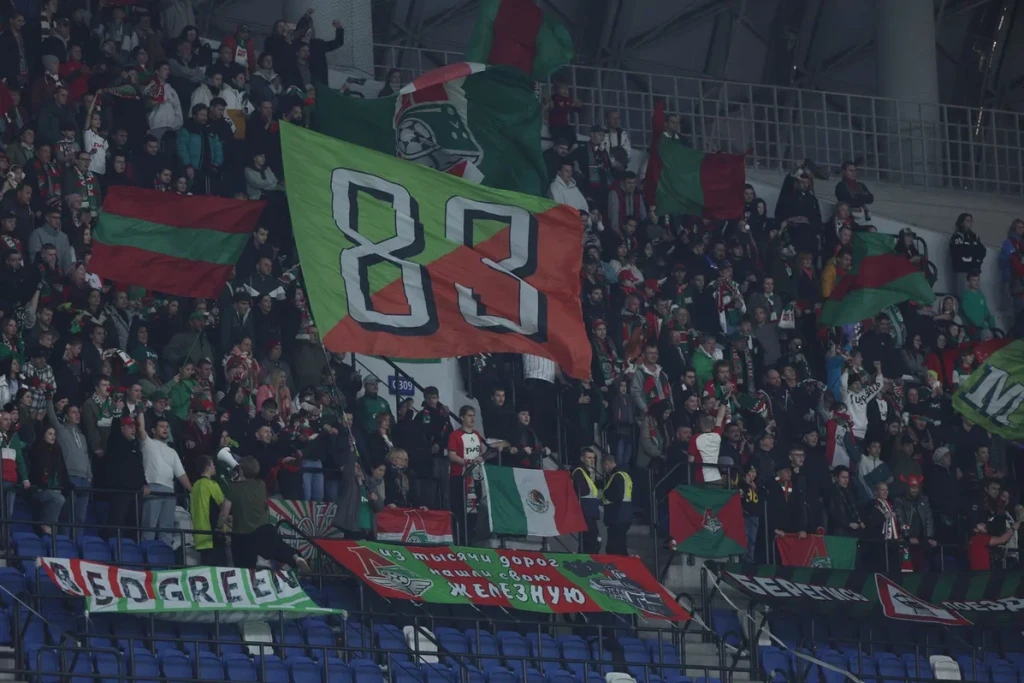 Наши болельщики.JPG Наши болельщики.JPG