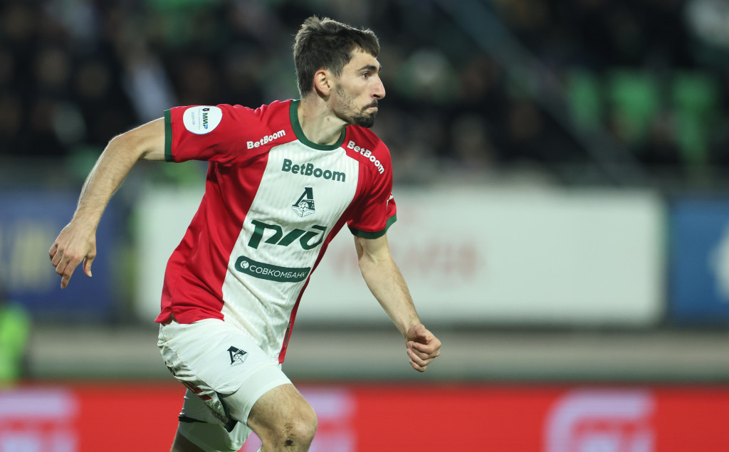 Бакаев забил мяч в ворота динамовцев из Махачкалы.JPG