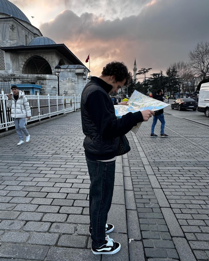 Артём Карпукас большой любитель планирования путешествий.jpg Артём Карпукас большой любитель планирования путешествий.jpg