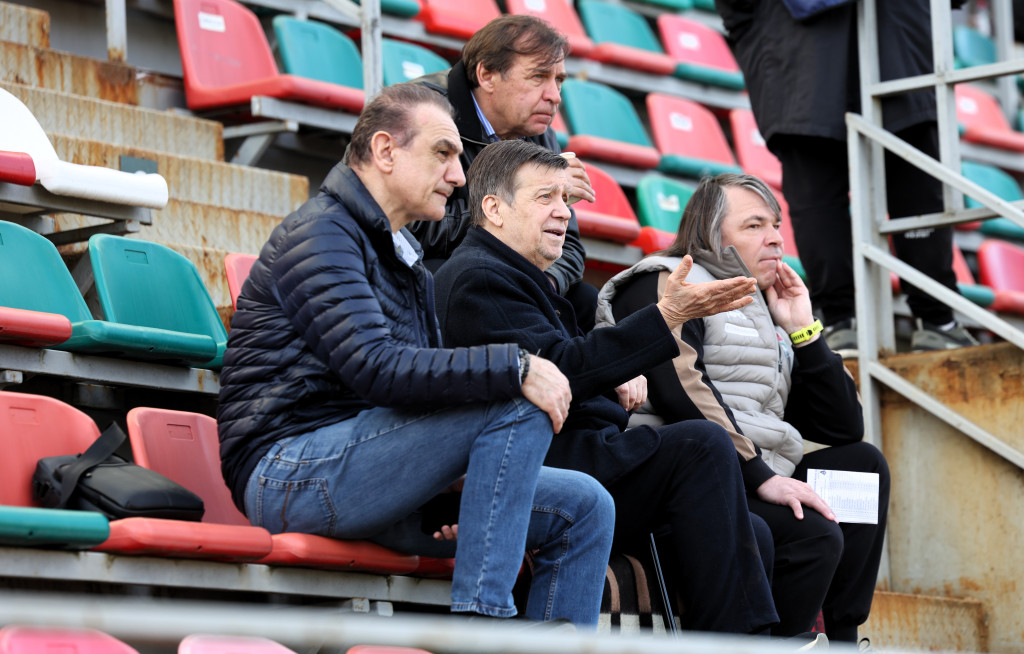 Зрители матча молодёжки.JPG