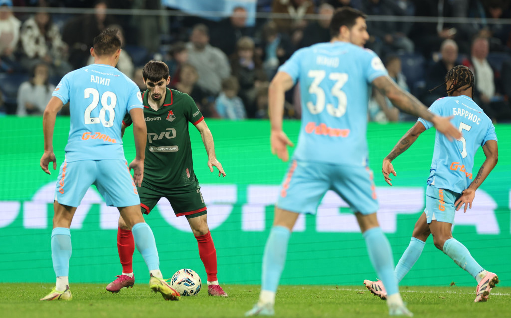 Бакаев на правом фланге.JPG