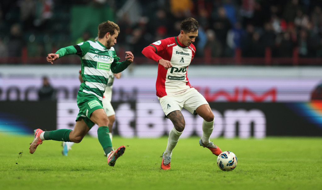 Фассон на левом фланге с мячом.JPG