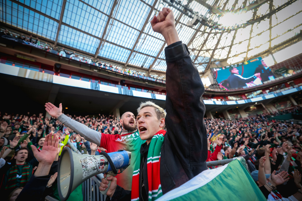 Лёша Батраков на Южной трибуне.jpg