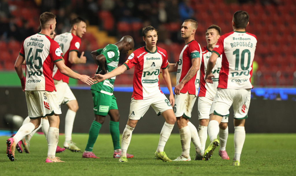 Алексей Батраков забивает восьмой мяч в восьми встречах.JPG Алексей Батраков забивает восьмой мяч в восьми встречах.JPG