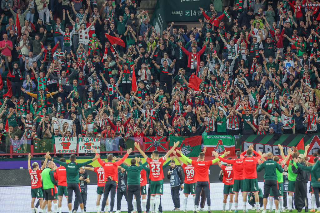 Болельщики на «Спартаке», дома.jpg Болельщики на «Спартаке», дома.jpg